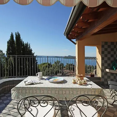 Terrazza Vista Lago In Centro Gardone Riviera